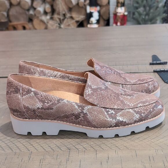 Vionic Kensley Brown Snake Print Loafers Sz 11 NWOT - Picture 2 of 11